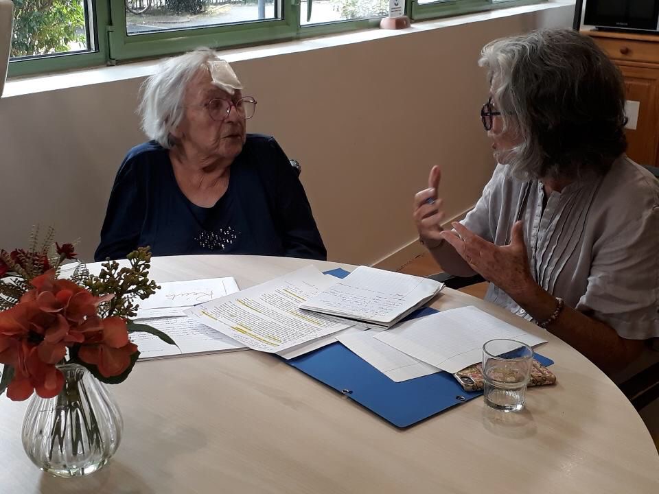 Jacqueline et Laure Bazantay qui discutent